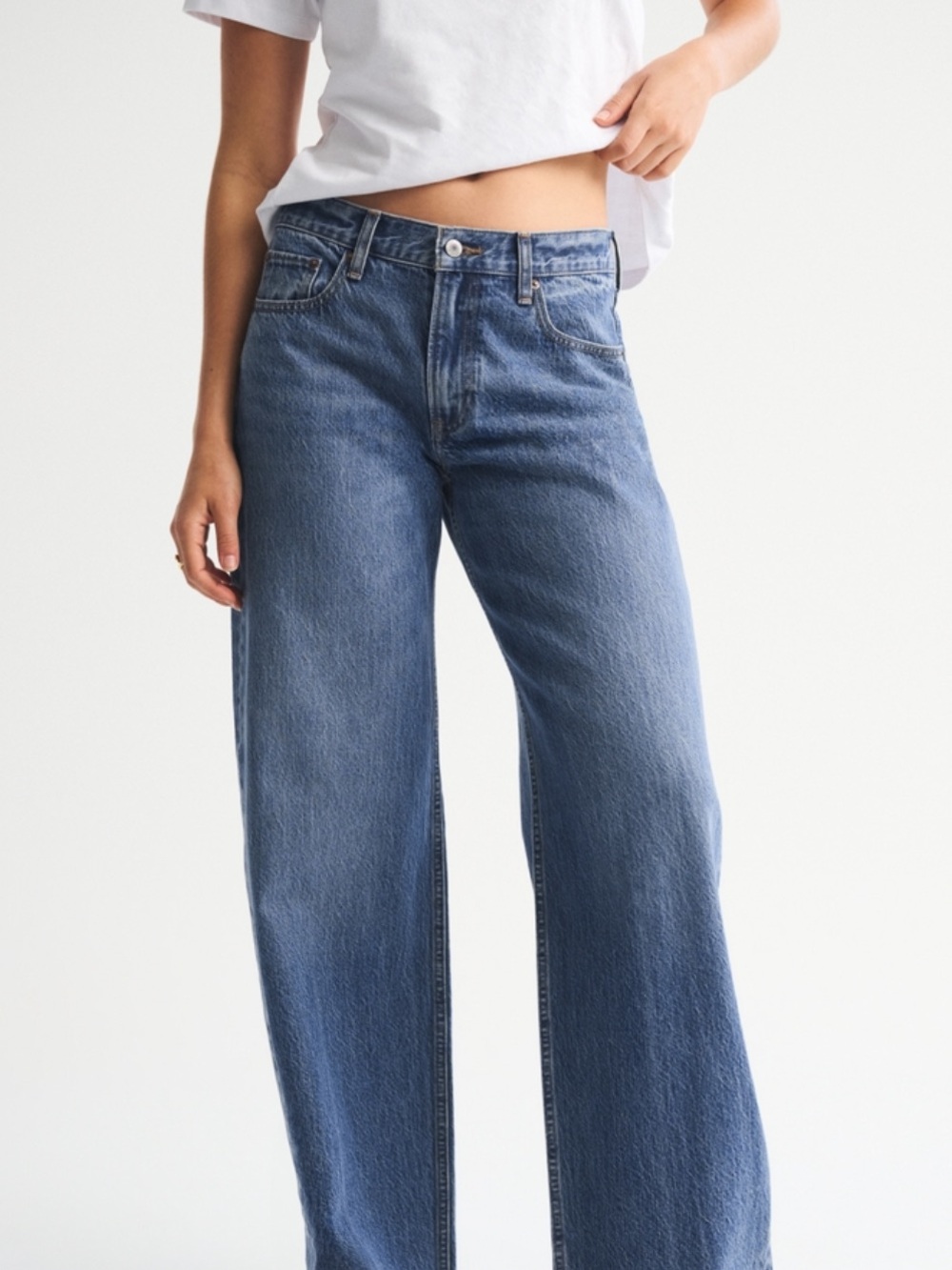 Abercrombie Low Rise Ultra Loose Jean Medium Wash Size 24